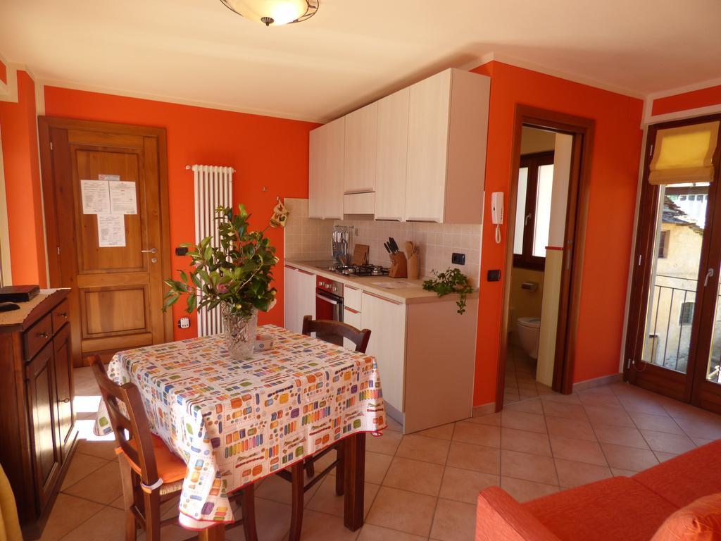 Casale Fe-Wo - Appartamenti Con Vista Lago กันเนโร ริเวียรา ห้อง รูปภาพ