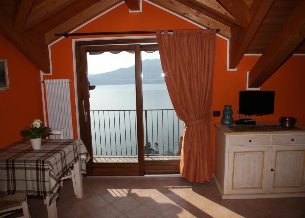 Casale Fe-Wo - Appartamenti Con Vista Lago กันเนโร ริเวียรา ห้อง รูปภาพ