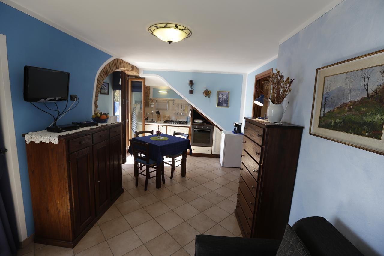 Casale Fe-Wo - Appartamenti Con Vista Lago กันเนโร ริเวียรา ภายนอก รูปภาพ