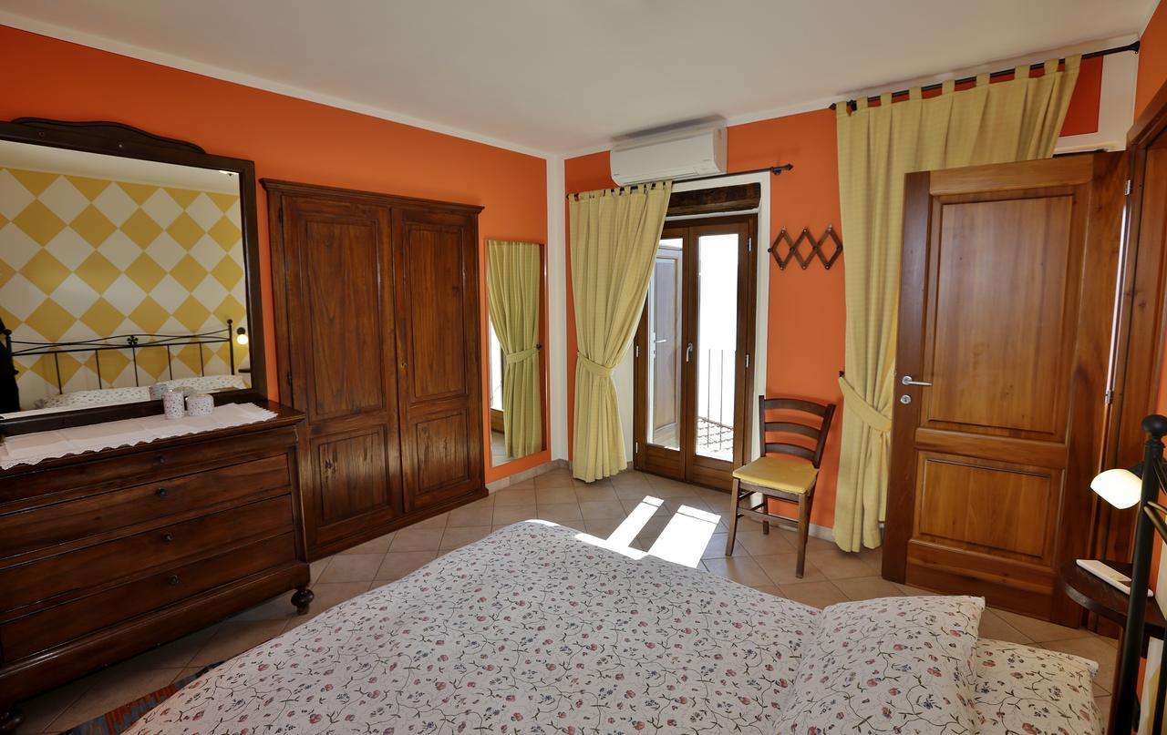 Casale Fe-Wo - Appartamenti Con Vista Lago กันเนโร ริเวียรา ภายนอก รูปภาพ