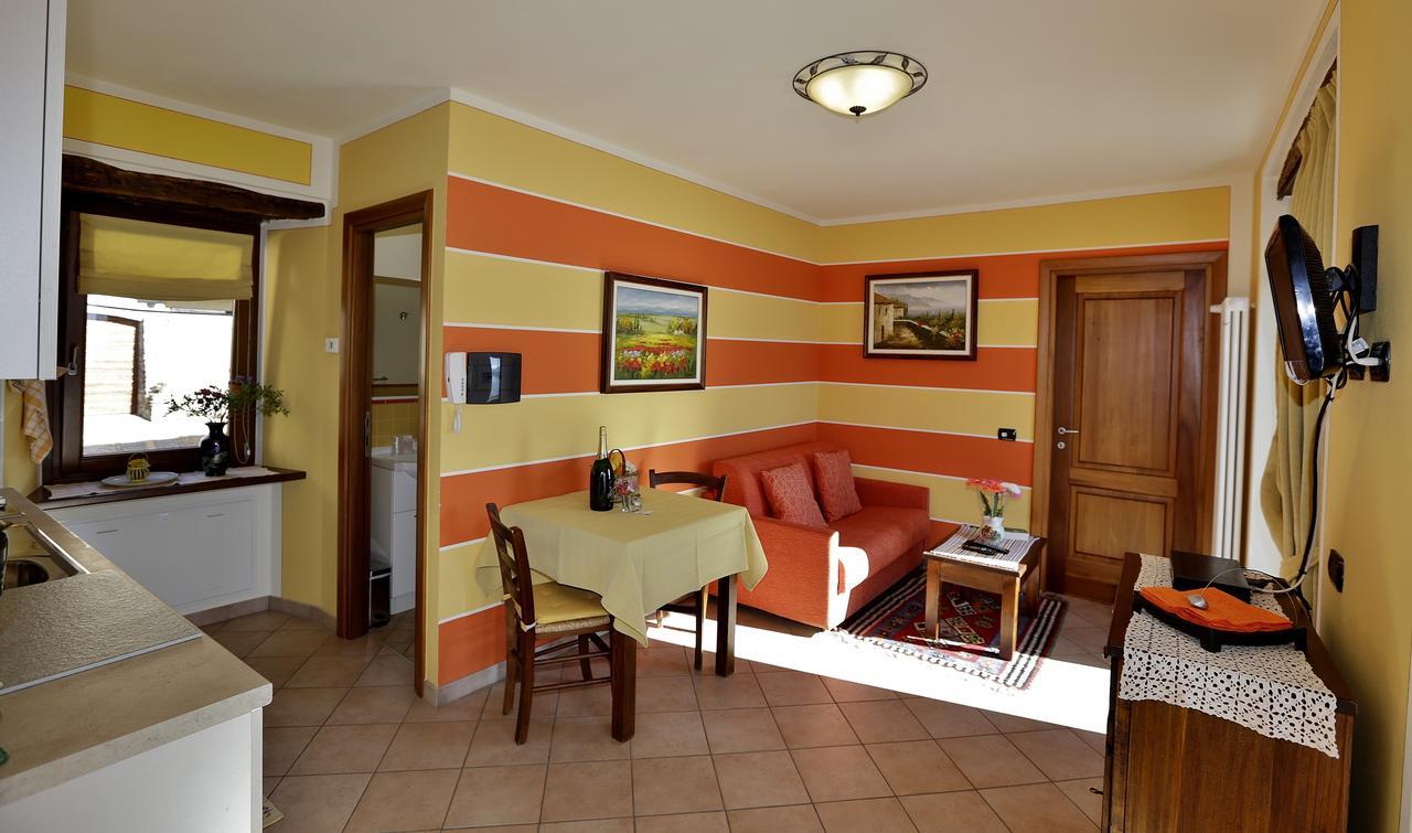 Casale Fe-Wo - Appartamenti Con Vista Lago กันเนโร ริเวียรา ภายนอก รูปภาพ