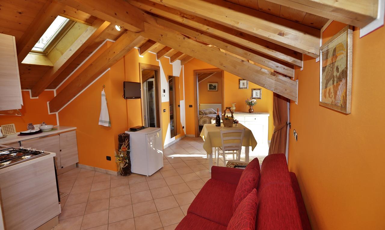 Casale Fe-Wo - Appartamenti Con Vista Lago กันเนโร ริเวียรา ภายนอก รูปภาพ