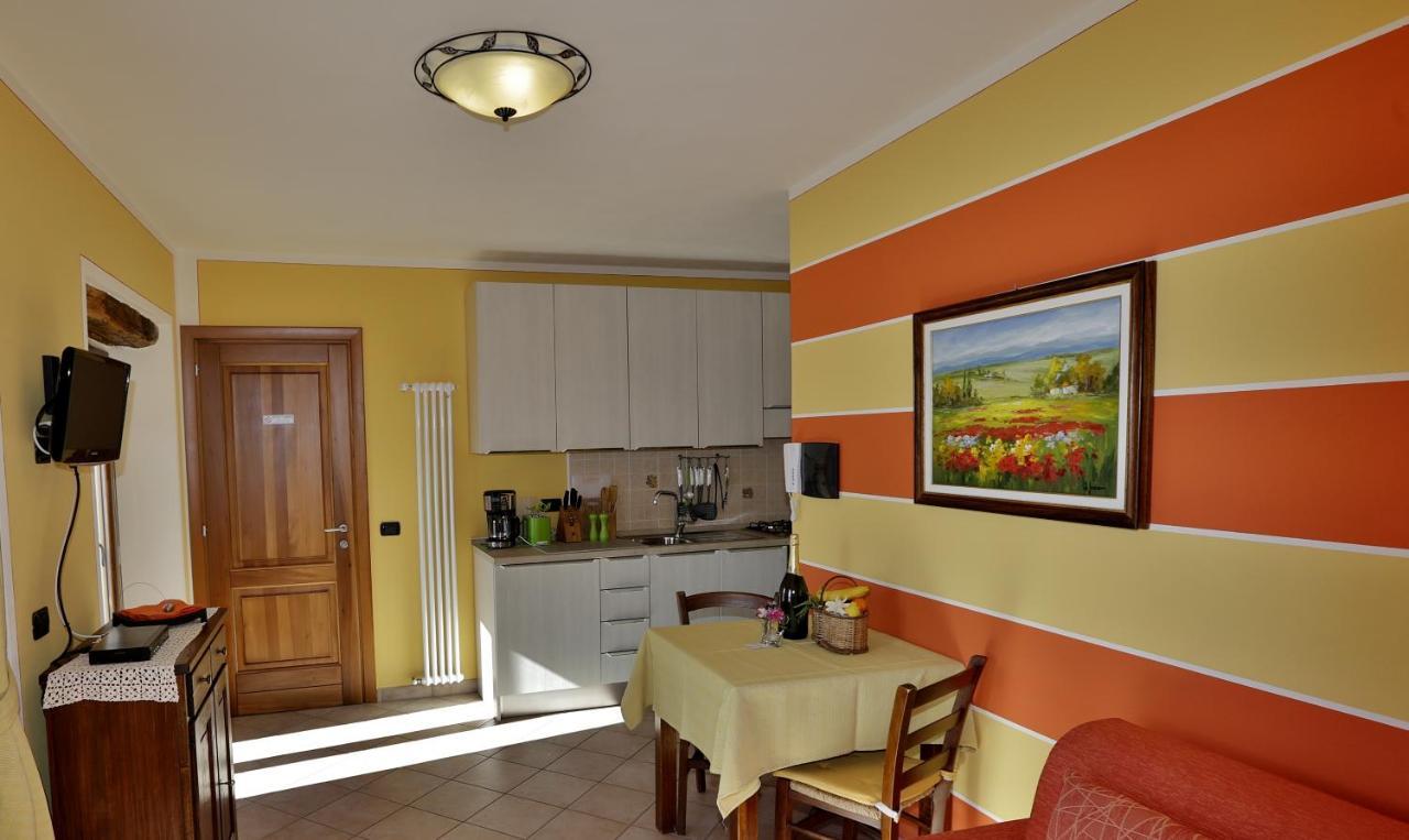 Casale Fe-Wo - Appartamenti Con Vista Lago กันเนโร ริเวียรา ภายนอก รูปภาพ